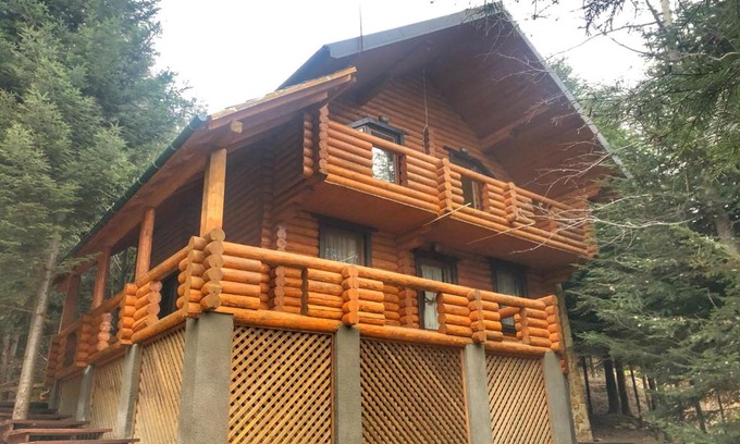 Myhove Villa | Cozy Retreat at Коттедж Luky with Hot Tub & Breakfast