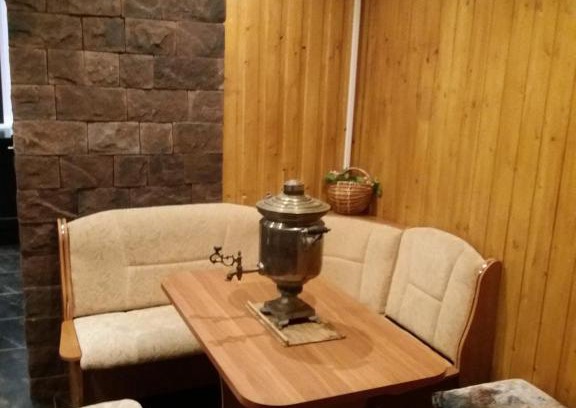 Nizhny Novgorod House | Pet-Friendly Cottage with Breakfast and Hot Tub Awaits You