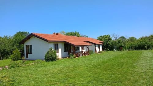 Shabla Apartment | Discover Краси: Pet and Child Friendly with High Ratings