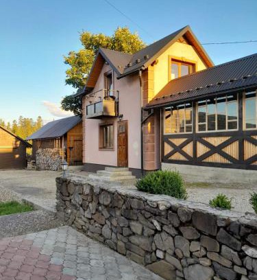 Vorokhta House | Budget-Friendly Кукул: Family Fun with Kitchen Amenities