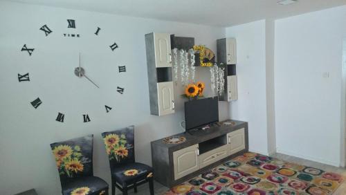 Dobrich Apartment | Central House: Family-Friendly Stay with Top Guest Rating