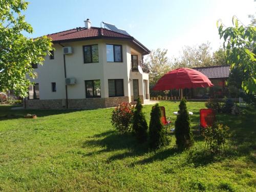 Avren House | Guest Rated 10/10 at Къща за гости АКАЦИЯ with Hot Tub