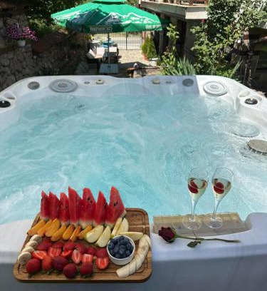 Dobrinishte House | Family-Friendly Stay at Къща за гости Александра with Hot Tub