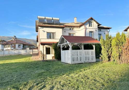 Pirdop House | Top-Rated Family-Friendly Stay at Къща за гости БОНИТА