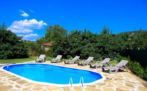 Hisarja Villa | Explore Къща за гости Вила Смокиня in Хисаря – Pet Friendly Retreat