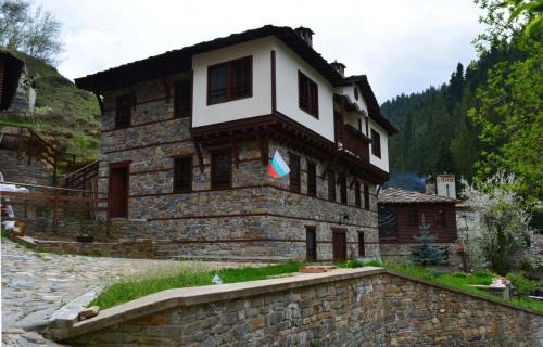 Smolyan House | Explore Къща за гости Гайтана: 10/10 Rated Retreat!