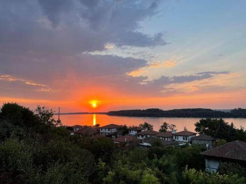 Tutrakan Villa | Cozy Guest House "Залезът": Ideal for Family Getaways
