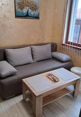Targovishte Apartment | Cozy Getaway: Къща под наем with Fireplace & Family Fun