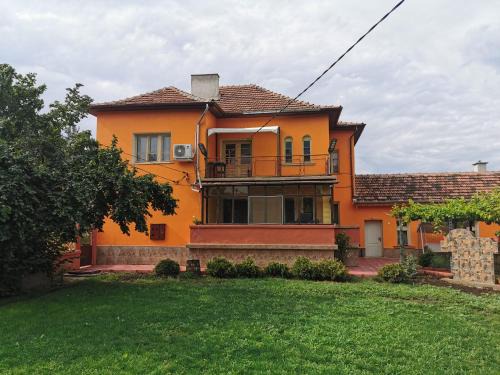 Oryahovo Villa | Unforgettable Stay at Къща за гости и приятели Селановска