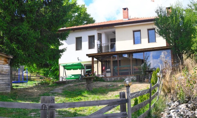 Stoykite House | Explore КЪЩА ЗА ГОСТИ “НИЯ” with Hot Tub & Pet-Friendly Stay