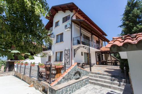 Sapareva Banya House | Discover Къща за гости Перуника: Guest Rated 9/10