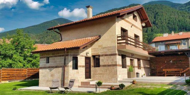 Sapareva Banya Villa | Discover Къща за гости “Приятели“ - Family & Pet Friendly!