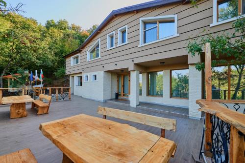 Elhovo Villa | Cozy Stays at Къща за гости Свети Петър и Павел