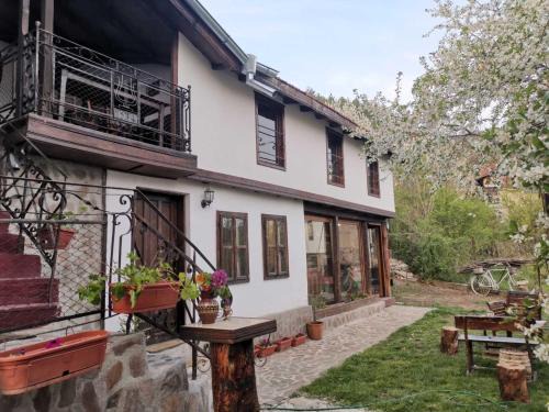 Vranyantsi House | Discover Къща за гости Старата череша in Раждавица
