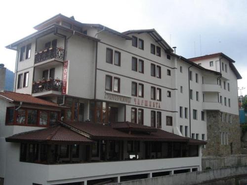 Ustovo House | Guest-Rated House for Guests: Restaurant & Family-Friendly
