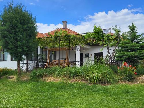 Tvurditsa House | Inviting Kъща за гости Червенаково: Pet-Friendly Getaway