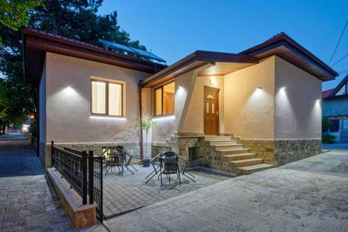 Hisarja Villa | Kid-Friendly Getaway at Къща за гости Relax - 9.7 Rating!