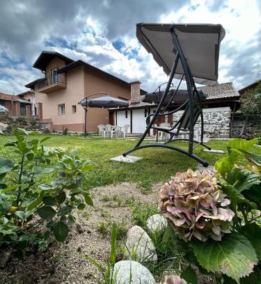 Dobrinishte House | Cozy Kъща Цвети: Family and Pet-Friendly Retreat