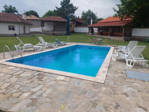 Razgrad Villa | Discover Къщи за гости Мечта: Pet-Friendly Retreat with Pool