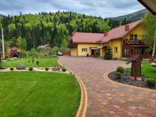 Mykulychyn House | Discover Sadyba Lastivchyne Gnizdo with Kitchen Amenities