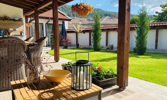 Kalofer House | Pet-Friendly Лиловата Къща: Guest Rated 9.9/10 Awaits You