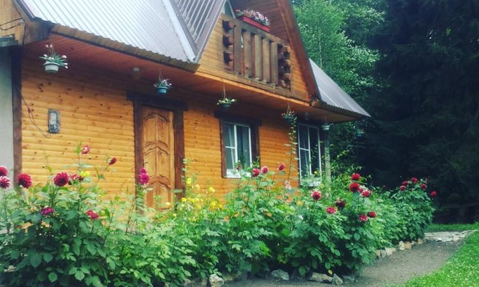 Teberda Cabin | Comfortable Лодж with Breakfast and Kitchen Amenities