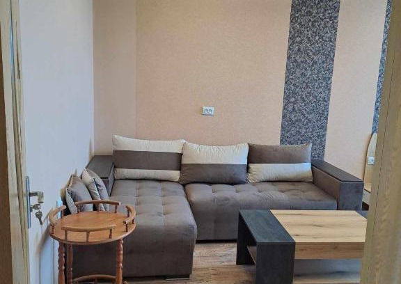 Yambol Apartment | Elegant Apartment with Park and City Views, Rated 8.5/10