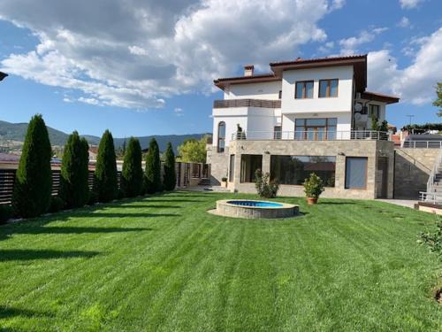 Strelcha Villa | ```html
Relaxing Villa in Strelcha with Mineral Water Jacuzzis
```
