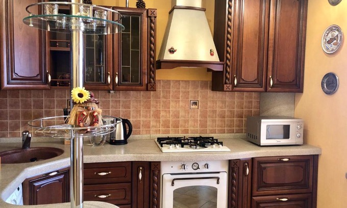 Nizhny Novgorod Apartment | Indulge in a Jacuzzi Suite by the Park - Rated 9/10