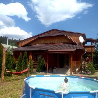 Verkhovyna House | Discover Лісова пісня: Pet-Friendly Haven with Pool