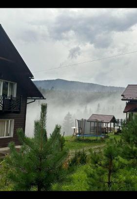 Vorokhta Cabin | Scenic Мелодія Гір with Mountain Views & Inviting Amenities