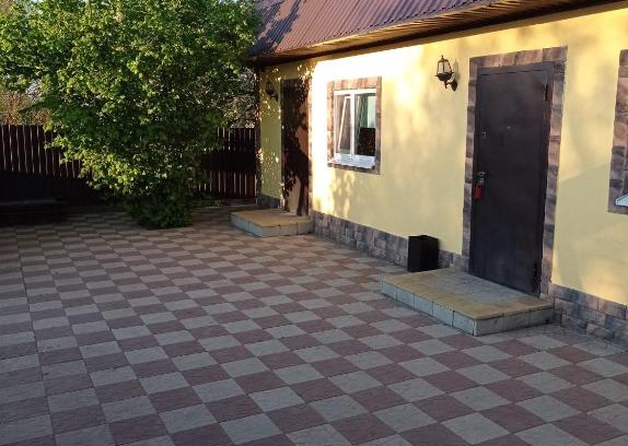 Leningradskaya Apartment | Cozy Guesthouse on Shkolnaya 41 with Great Amenities