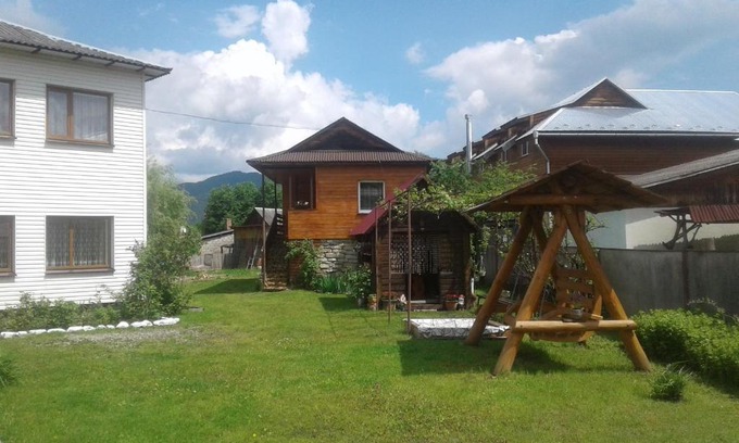 Verkhovyna Apartment | Pet-Friendly Mini Cottage with Outstanding 9.9/10 Rating