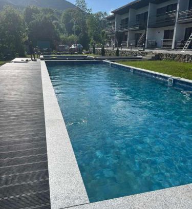 Soymy Apartment | Riverside Retreat: Child-Friendly Stay with 9/10 Reviews