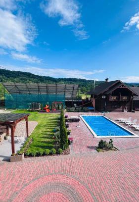 Vyzhnytsya Villa | Experience На ставку: Guest Rated 9.8 with Pool Access