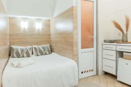 Lviv City Center Apartment | Cozy Mini Apartment on Kulisha 29-3, Pet Friendly Stay
