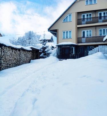 Plavya House | Discover Незабудка: Pet-Friendly Haven with Breakfast & Hot Tub