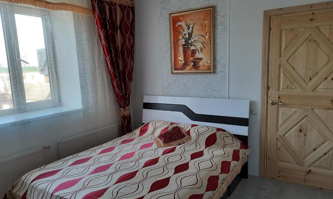 Poltava Oblast Apartment | Prime 2-Bedroom Apartment with Ocean View & Hot Tub
