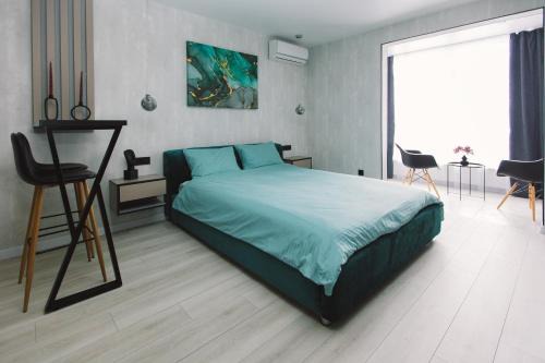 Darnyckyj Apartment | Inviting Apartment with Breathtaking Lake Views