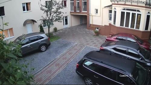 Chernovtsy House | Comfortable Rooms with Parking - Rated 8.4/10 by Guests