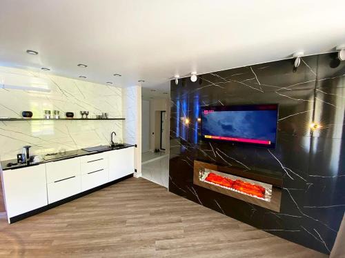 Oskemen Apartment | Oasis Hotel: Guest Rated 10/10 with Inviting Hot Tub