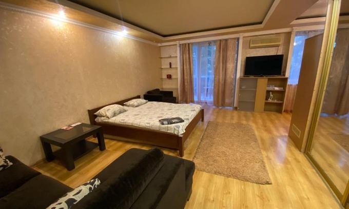 Pervomayskoye Apartment | Cozy Studio Apartment with Panoramic Balcony Near Lenin Square