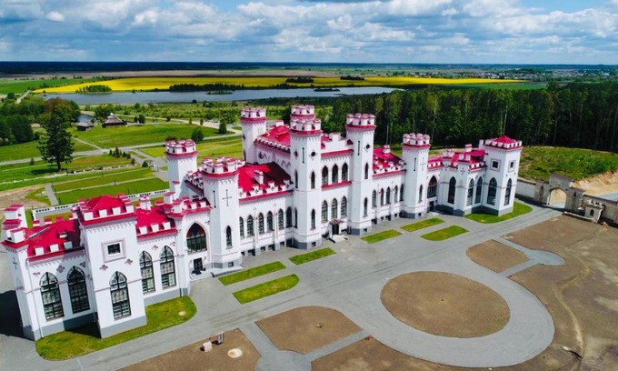Kosava Hotel | Cozy Пусловских Коссовский дворец with Breakfast Included