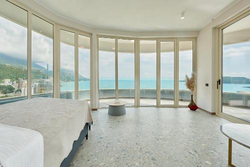 Becici Apartment | Панорамная квартира на первой линии моря Skyline Resort, Becici, Budva