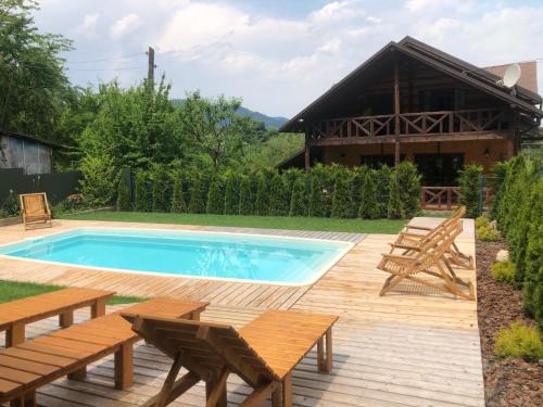 Vyzhnytsya House | Experience Panська Господа: 4-Star Oceanfront Retreat