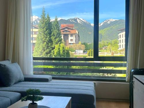 Razlog Apartment | Mountain Sunrise: 4-Star Retreat with Oceanfront Views