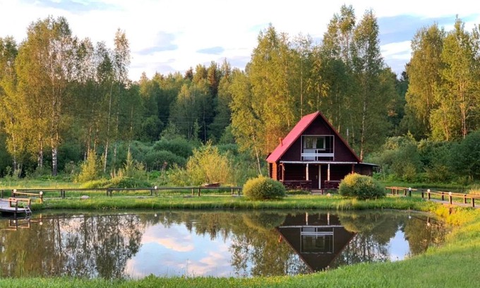 Bugrovo Hotel | Pet-Friendly Getaway at Поместье Загосье with Hot Tub