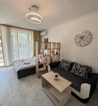 Chaika Apartment | Cozy Studio with Pool and Oceanfront Views for Families
