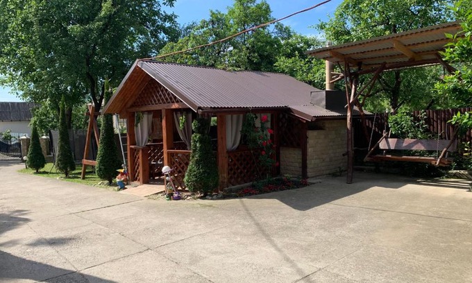 Nyzhnje Selyshche House | Top-Rated Приватна садиба Велятин with Family-Friendly Amenities