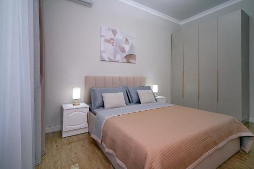 Almaty Apartment | Просторный 3-х комнатный апартамент в центре Алматы, Mega Park Arbat